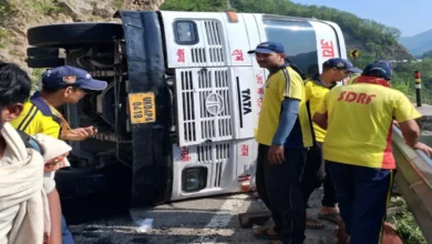 Char Dham Bus Accident: Bus carrying passengers overturns at Totaghati due to brake failure; 39 people have a narrow escape.