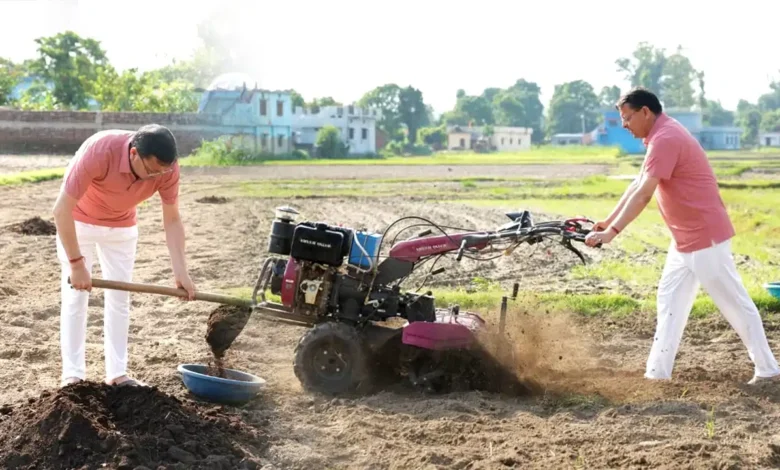 Organic Farming: CM Dhami stepped into the field, personally operated a tiller, and applied cow dung manure; he urged farmers to adopt organic farming.