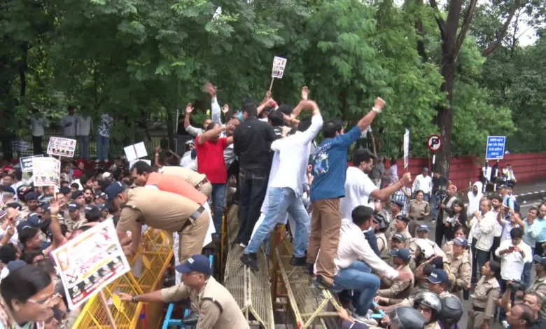 During a BJP protest in Dehradun, a march towards the Congress headquarters led to a police-enforced standoff; both parties staged vigorous demonstrations.