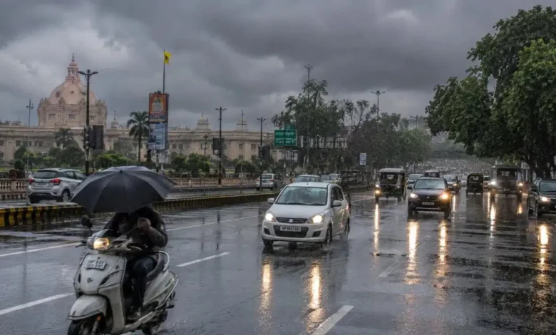 Weather Update: Monsoon weakens, rainfall deficit in 372 districts; find out what the weather will be like across the country, including Delhi and UP.