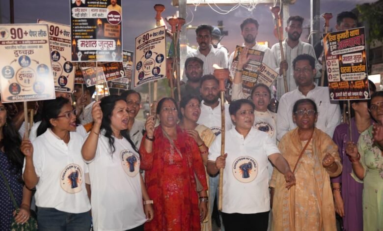 Congress protests in Dehradun over the NEET paper leak; demands for justice for Riya Thapa intensify!
