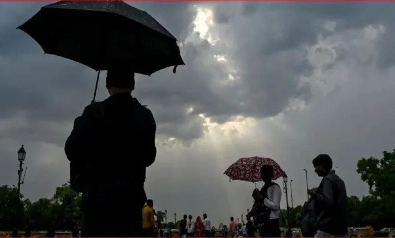 Partly cloudy skies in Delhi today; storm and heavy rain alert for UP and Bihar—check the weather across the country, from Himachal to Kerala!
