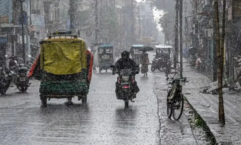 Today's Weather: Rain changes the weather in Delhi; clouds to pour over states including Uttarakhand and Bihar; check the forecast for MP and Rajasthan.