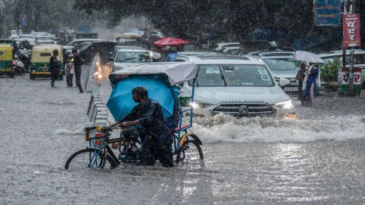 Weather changes in Uttarakhand; snowfall on high peaks; yellow alert for six districts!