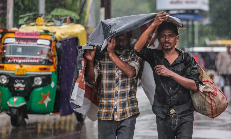Aaj Ka Mausam rain alert across Delhi, UP, Bihar, Uttarakhand and Tamil Nadu