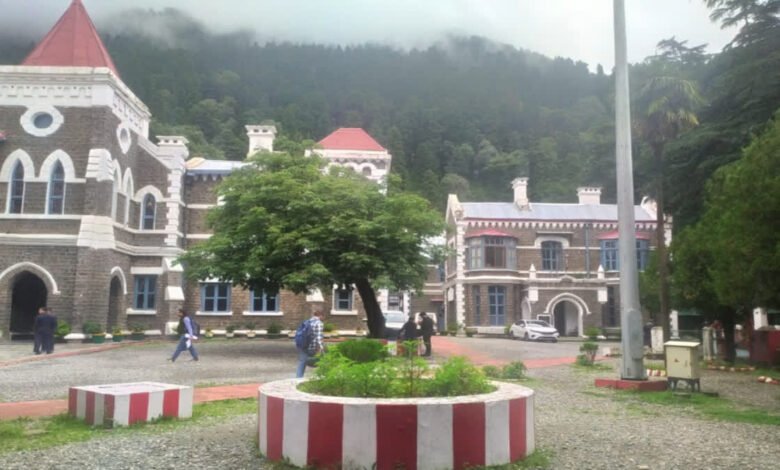 Uttarakhand High Court PWD Recruitment case as Nainital High Court stays the new junior engineer recruitment process.
