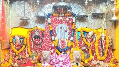 Devotees offering prayers at Maya Devi Temple in Haridwar during Sharadiya Navratri