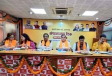 Ram Madhav with Bansuri Swaraj and Arvind Menon at Uttarakhand BJP meeting