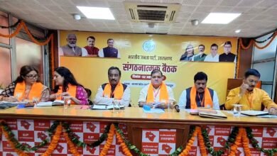 Ram Madhav with Bansuri Swaraj and Arvind Menon at Uttarakhand BJP meeting